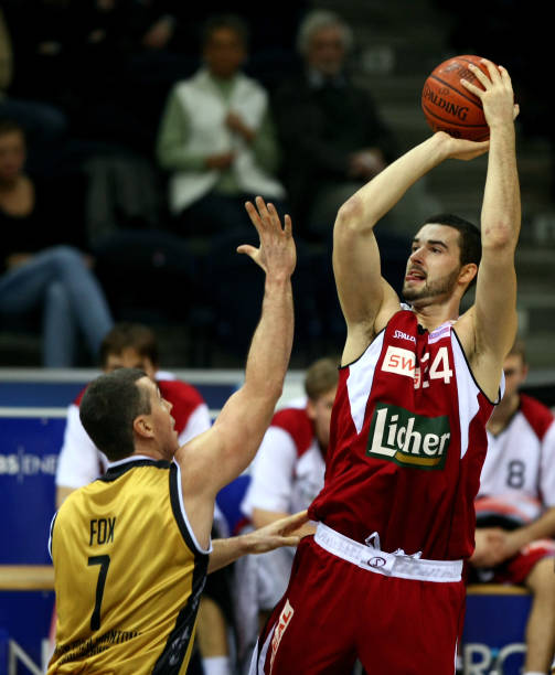 备受瞩目的 备受瞩目的