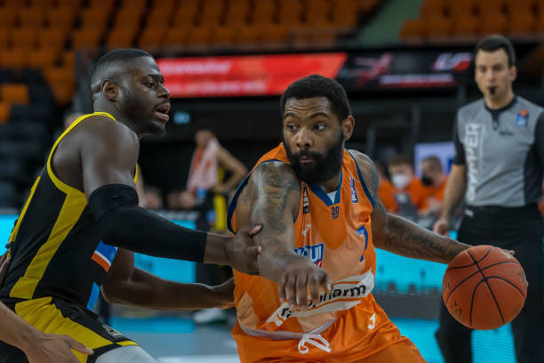 每个人都在 每个人都在